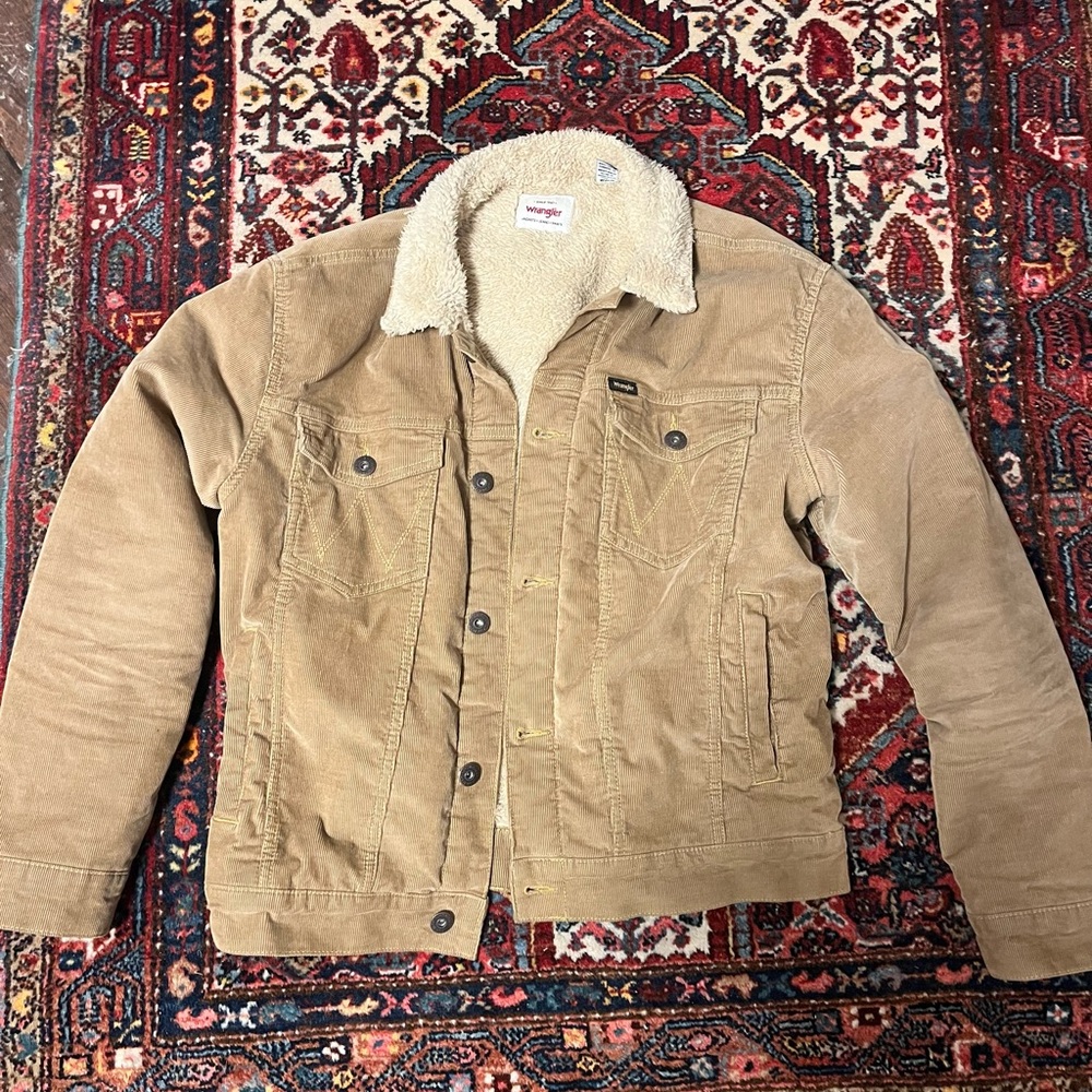 Men's Wrangler corduroy Tan Jacket with Sherpa Lining - size medium